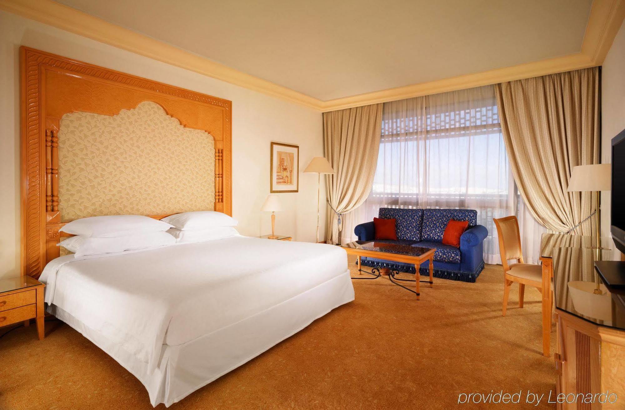 Отель Sheraton 5*